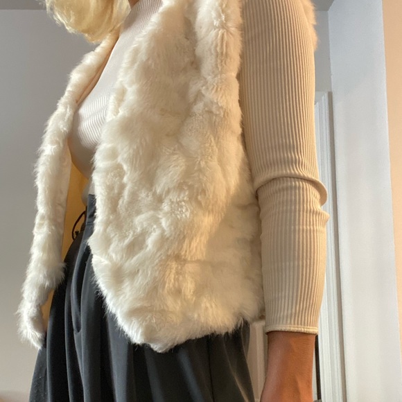 Skies are Blue Textured Faux Fur Vest - Picture 6 of 8